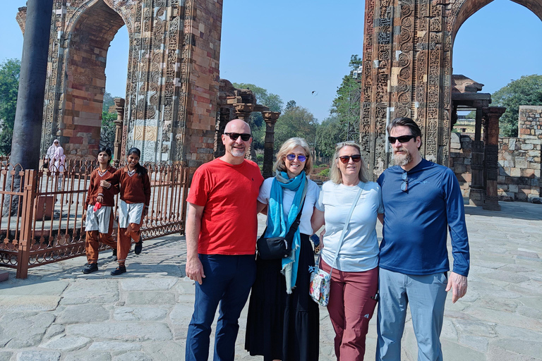 Desde Delhi: tour de día completo por la ciudad antigua y la nueva Delhi.Tour de un día: Old Delhi y New Delhi: coche, guía y tickets de acceso incluidos.