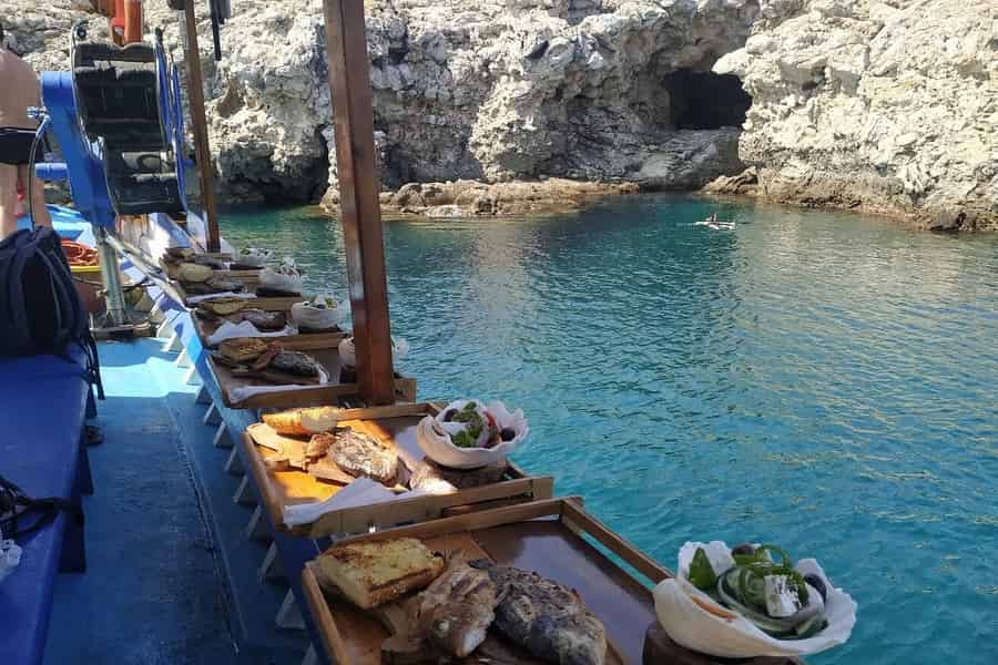Rhodos Stadt: Fischerbootstour mit Fischessen und Badestopps. Foto: GetYourGuide Rhodos Stadt: Fischerbootstour mit Fischessen und Badestopps. Foto: GetYourGuide