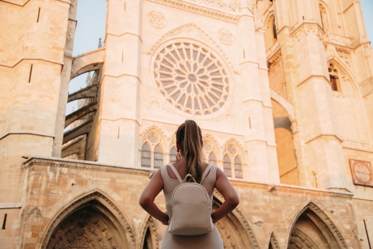Visite à pied de León de Gaudí au XXIe siècleVisite privée à pied