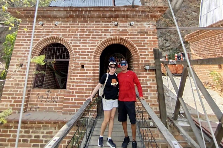 Medellín: tour coloniale di un'intera giornata con guidaMedellin: tour coloniale di un'intera giornata con guida