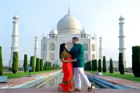 From Delhi: Private Taj Mahal, Agra Fort & Baby Taj Day Trip