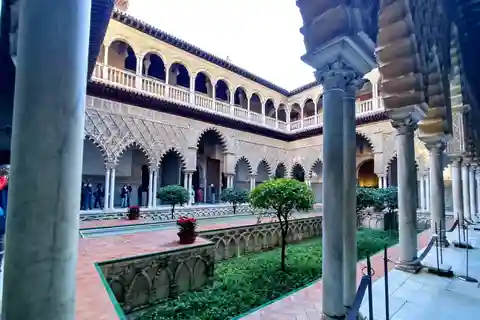 Alcázar Guided Tour & Rooftop Tour