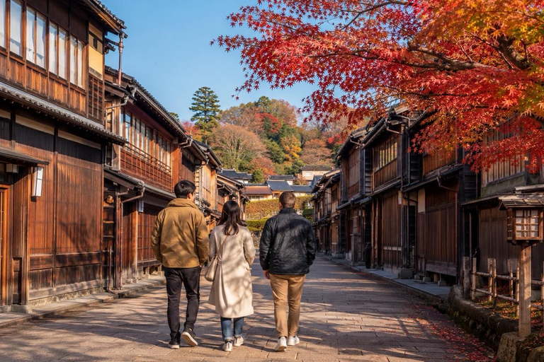 Kanazawa: Kenrokuen Autumn Colors & Castle Walk Early Bird 20% Off – Limited Autumn Offer