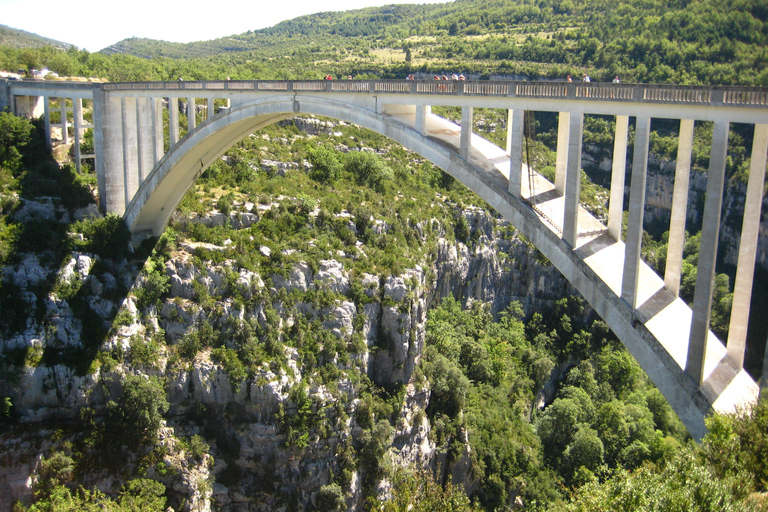 Wilde Alpen, Verdon-Schlucht, Dorf Moustiers, Lavendelfelder