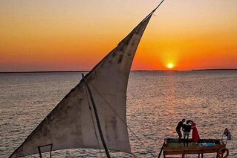 Zanzíbar: visita a una plantación de cocoteros y paseo en barco al atardecer