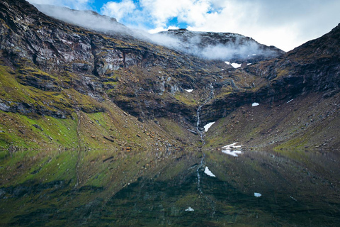Abisko: Guided Hike to Lake Trollsjön with Photos & Drinks