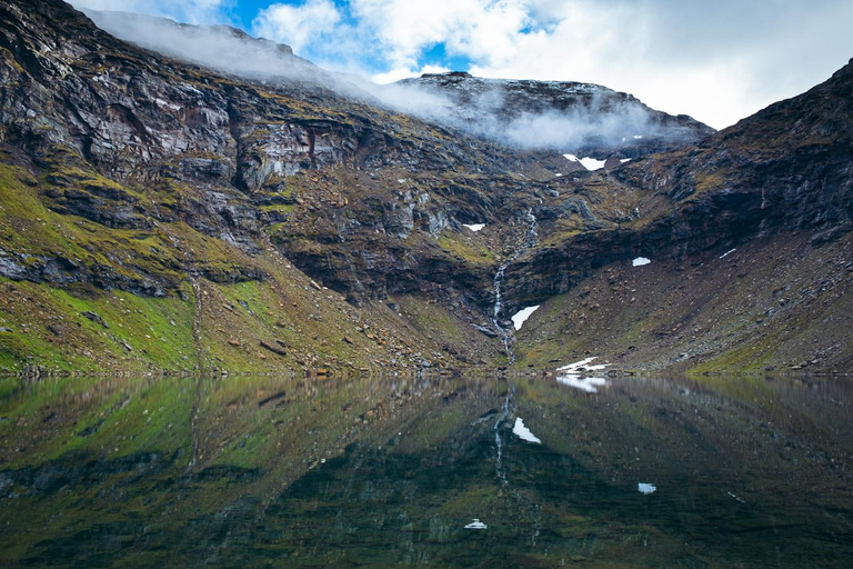 Abisko: Guided Hike to Lake Trollsjön with Photos & Drinks