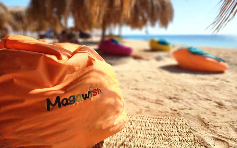Hurghada: Tour dell'isola di Magawish e dello snorkeling con pranzo a buffet
