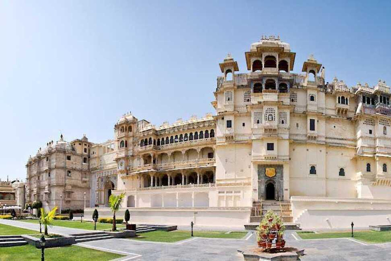 Udaipur: Palace of Udaipur &amp; Jagdish Temple Walking TourUdaipur: Palace of Udaipur and Jagdish Temple Walking Tour