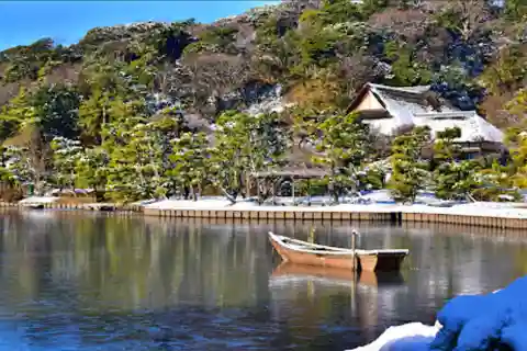 Sankeien Garden: Private Walking Tour with Local Expert …