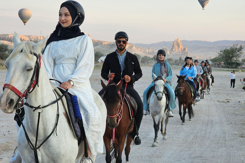 Reiten Erlebe die wunderschönen Täler von KappadokienPferde Tour - Kappadokien Reiten 1 Stunde