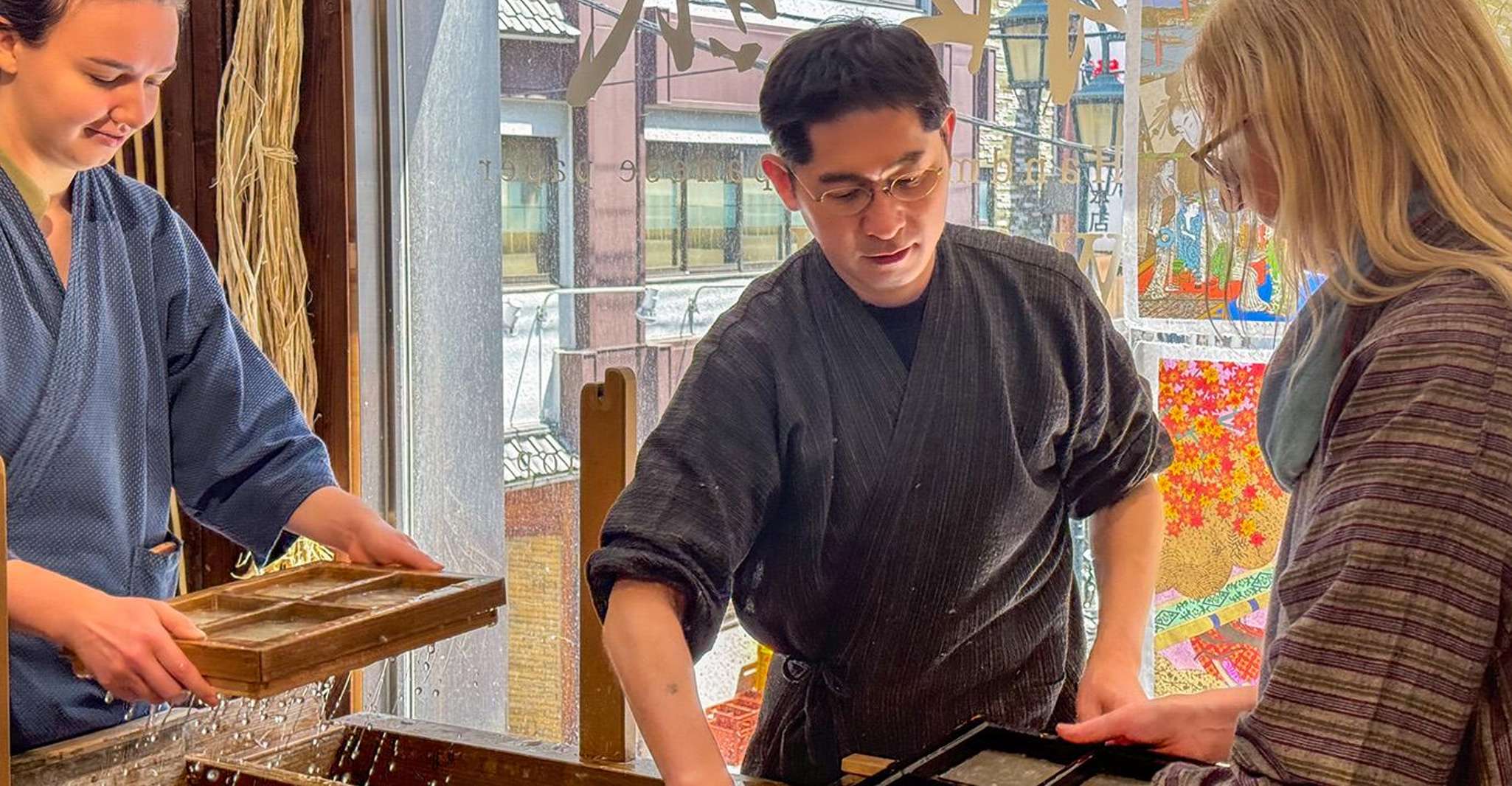 Tokyo Asakusa : Handmade Japanese Paper Workshop photo 5