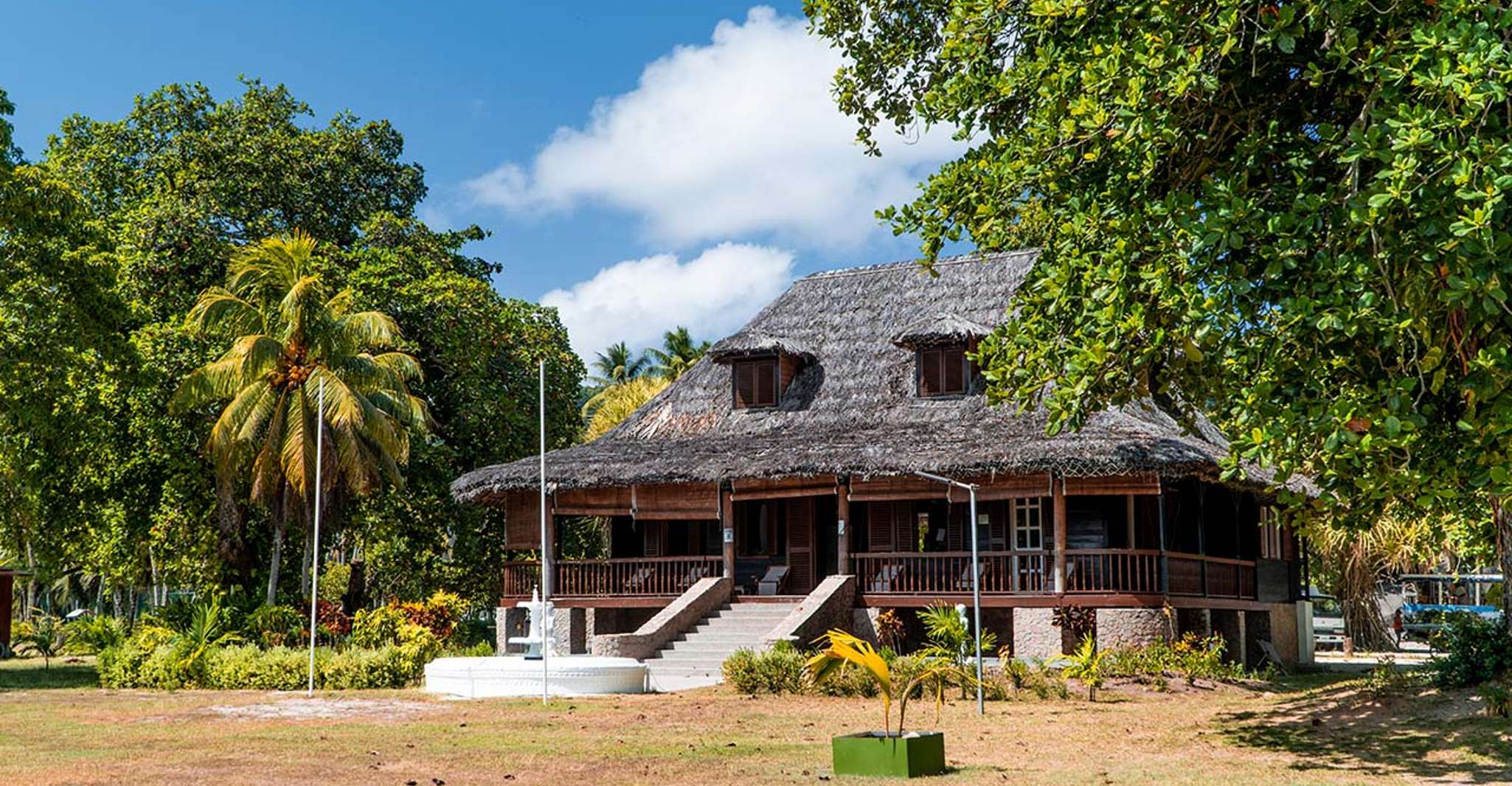 Tour of La digue by truck with lunch - Housity