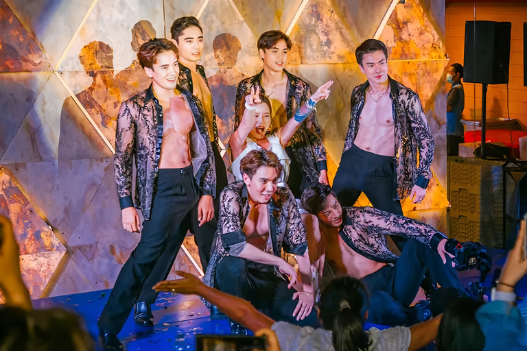 Pattaya: Oosterse Carnaval Dinner Cruise Cabaret Show BuffetOriental Princess Haïtiaanse Rendez-Vous VIP zitplaatsen