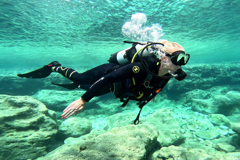 Programa de mergulho autônomo PADI para iniciantes no PeloponesoPADI Discover Scuba Diving para iniciantes