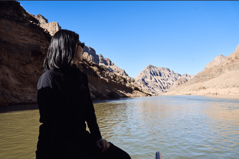 Las Vegas : Grand Canyon West, barrage Hoover et 7 Magic MountainsVisite guidée de l&#039;ouest du Grand Canyon, du barrage Hoover et des 7 Magic Mountains