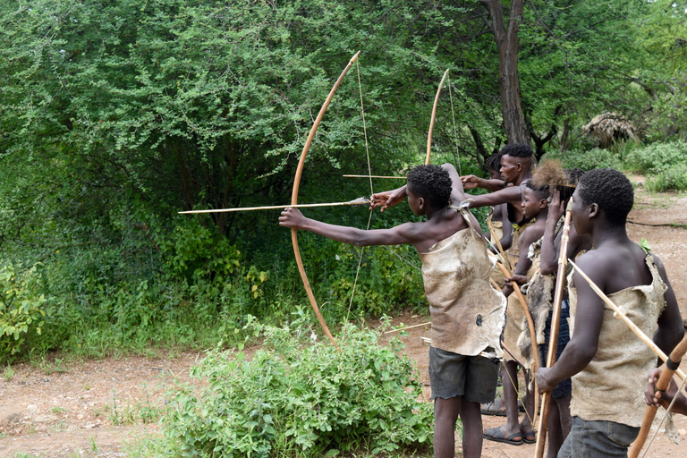 Au départ d'Arusha : circuit du lac Eyasi, des villages Datoga et HadzabeAu départ d'Arusha : visite du lac Eyasi, des villages Datoga et Hadzabe