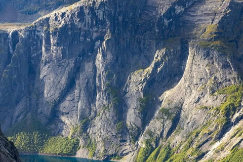 Bergen: Tour of Trolltunga, Hardangerfjord, and Waterfalls with a Spanish-speaking Guide. Bergen: Trolltunga, Hardangerfjord, and Waterfalls Tour with a Spanish-speaking Guide