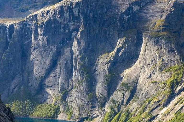 Bergen: Tour of Trolltunga, Hardangerfjord, and Waterfalls with a Spanish-speaking Guide. Bergen: Trolltunga, Hardangerfjord, and Waterfalls Tour with a Spanish-speaking Guide