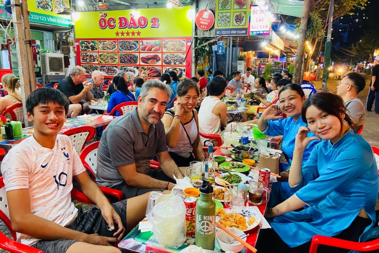 Ho Chi Minh: tour gastronómico en moto con conductoras exclusivamente femeninasTour para grupos pequeños con recogida en el hotel de los distritos 1, 3 y 4