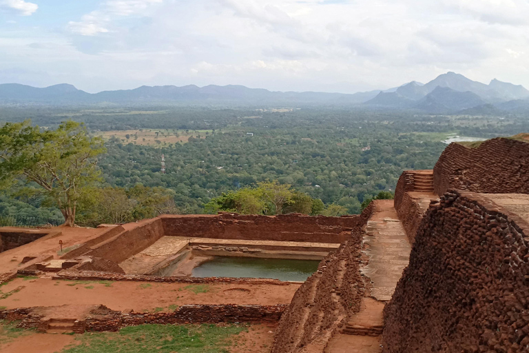 From Colombo: Day Trip Sigiriya, Dambulla & Kandalama Lake From Colombo: Day Trip Sigiriya, Dambulla - All Inclusive