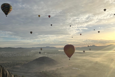 Mexico City: Air Balloon Flight & Breakfast in Natural Cave Teotihuacan: Hot Air Balloon Flight without transportation