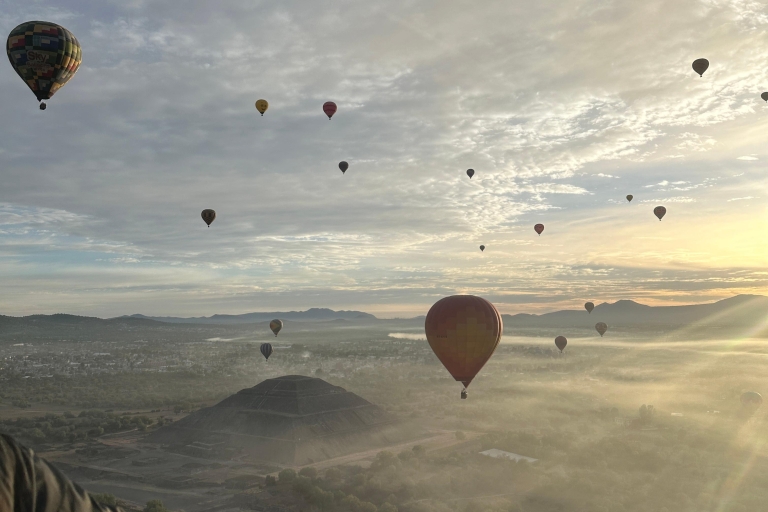 Mexico : Vol en montgolfière et petit-déjeuner dans une grotte naturelleMexico : Vol en montgolfière uniquement