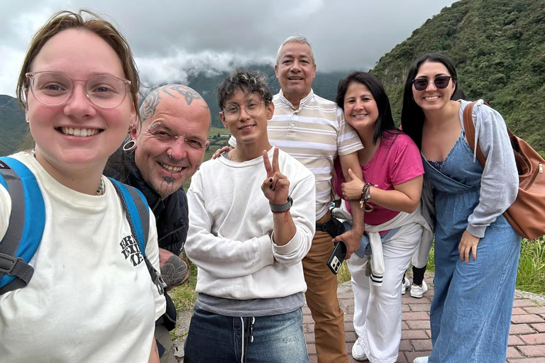 从基多出发：世界中心、纪念碑、太阳博物馆和火山口从基多出发：世界中心纪念碑、太阳博物馆和火山口