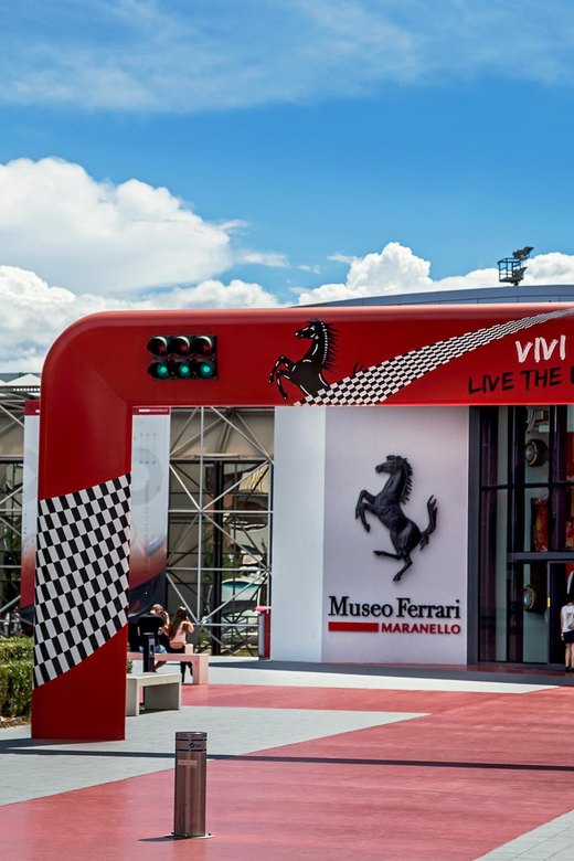 フェラーリ公認 マラネロのフェラーリ博物館のショップで購入 超特大テディベア マラネロ博物館とモデナ フェラーリ博物館のコンボ チケット | Klook