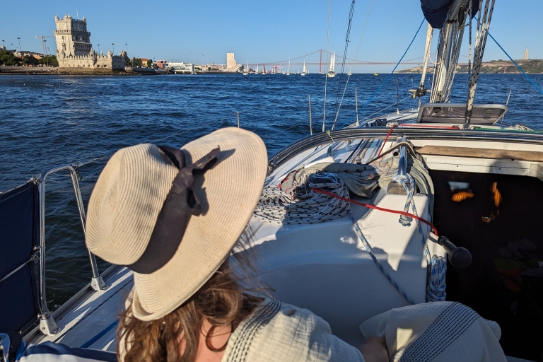 Lisbonne : Excursion en bateau privé. Expérience de la voile. Coucher de soleil.Excursion en bateau privé - 4h d'expérience