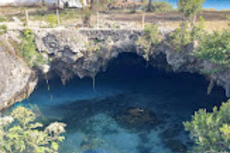 Salam cave aquarim, praia de Mtende e a rocha