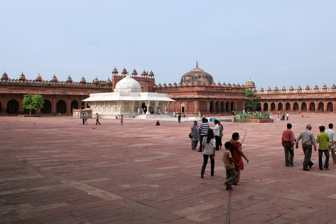 Agra City en Fatehpur Sikri Tour volledige dagAlleen privéauto- en gidsservice