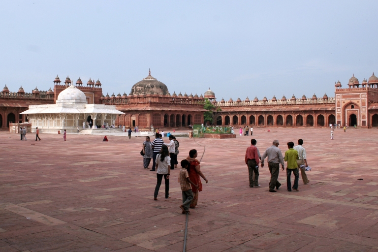 Agra City en Fatehpur Sikri Tour volledige dagAlleen privéauto- en gidsservice