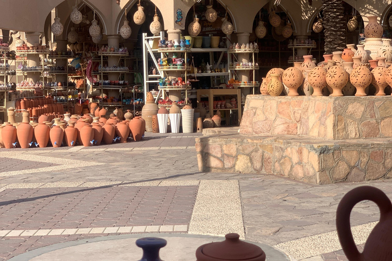 Nizwa: Nizwa Fort and Birkat Al Mouz Guided Tour