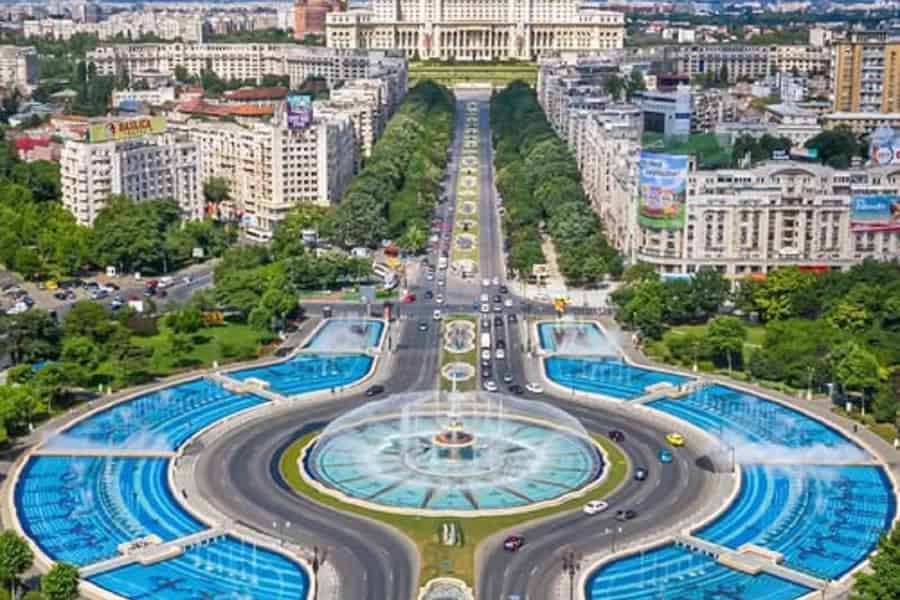Besuch des Parlamentspalasts, der Ceausescu-Villa und des Dorfmuseums. Foto: GetYourGuide Besuch des Parlamentspalasts, der Ceausescu-Villa und des Dorfmuseums. Foto: GetYourGuide