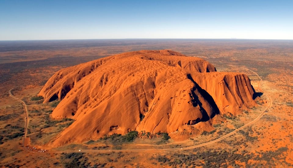 Uluru Kata Tjuta y Lago Amadeus 1 hora de vuelo panorámico en avión