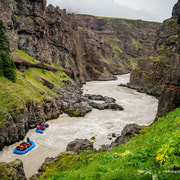 Norte de Islandia: el rafting más salvaje de Europa con traje seco