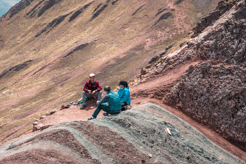 Cusco: Pallay Punchu Rainbow Mountain Full-Day Tour & Meals