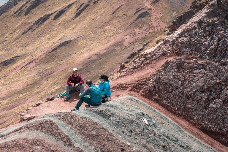 Cusco: Pallay Punchu Rainbow Mountain Full-Day Tour & Meals