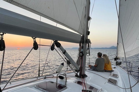 Rhodes : Excursion d&#039;une journée en bateau à voile avec déjeuner