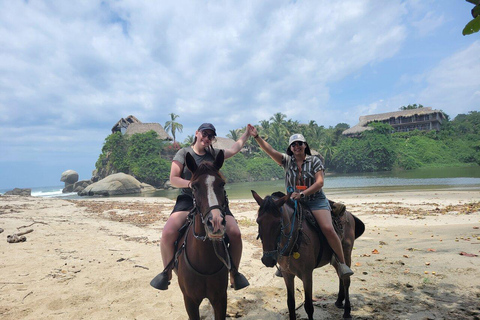 Santa Marta: Horseback riding on Los Naranjos beach Tayrona