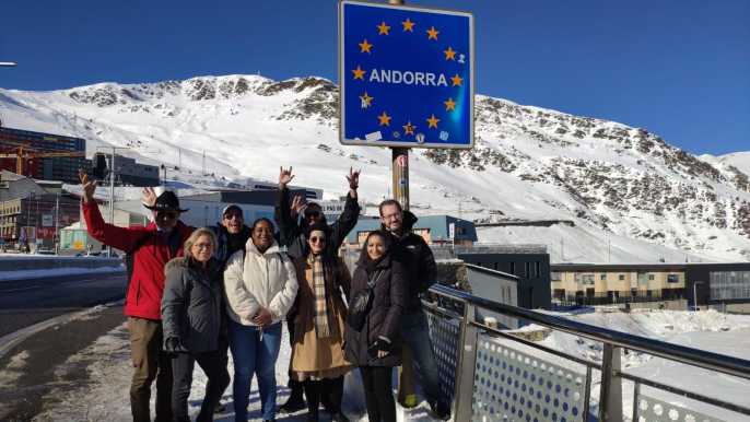 Barcelona: Excursión de un día con guía a Andorra, Francia y España