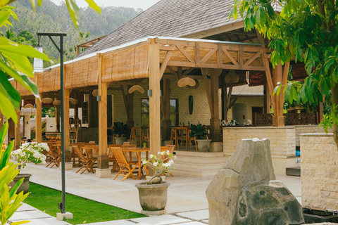 Gangga: Half-Day Heritage, Waterfall & Food Experience