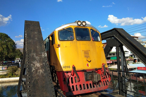 Schwimmende Märkte und Eisenbahnmärkte mit Erawan-WasserfallPrivate Tour auf Englisch mit Luxusfahrzeug