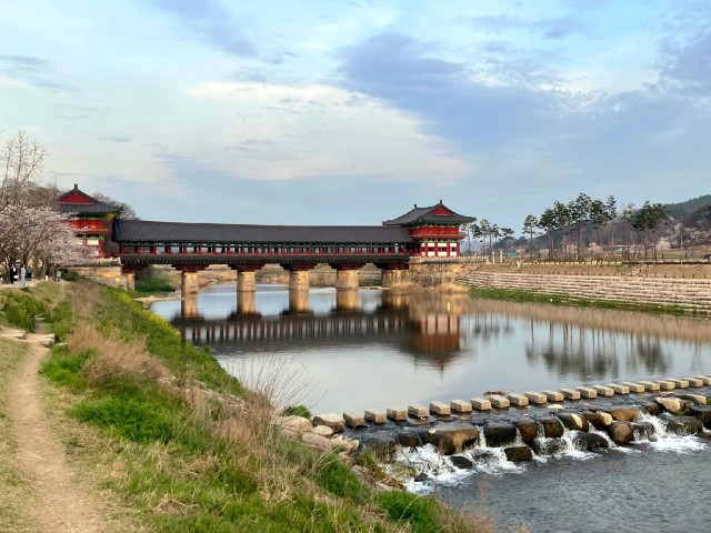 Visit Gyeongju: UNESCO Highlights Tour with Guide and Ticket in Pohang, South Korea