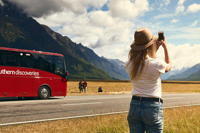 Te Anau: Farm Experience, Milford Sound Cruise &amp; Coach