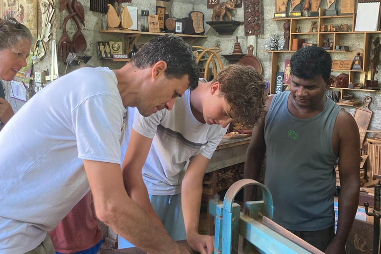 Bentota: Wood Carving Workshop & River Boat Safari Wood carving craft Class- Afternoon session
