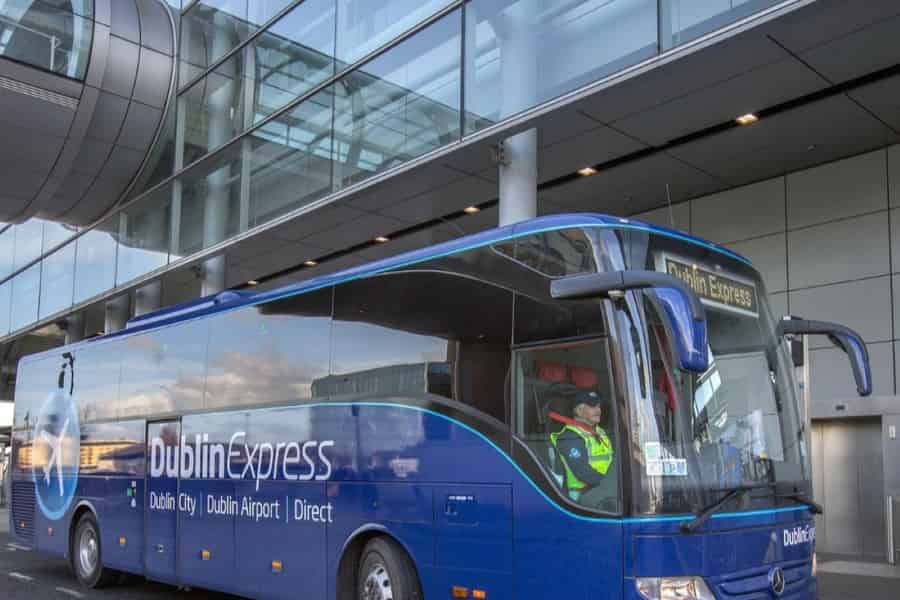 Dublin: Einweg-Bustransfer vom/zum Flughafen Dublin. Foto: GetYourGuide Dublin: Einweg-Bustransfer vom/zum Flughafen Dublin. Foto: GetYourGuide