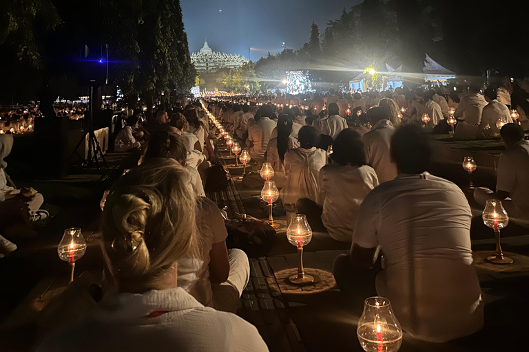 Open Tour & Private Tour Borobudur Vesak Lantern Festival OPEN TRIP Borobudur Vesak Lantern Festival