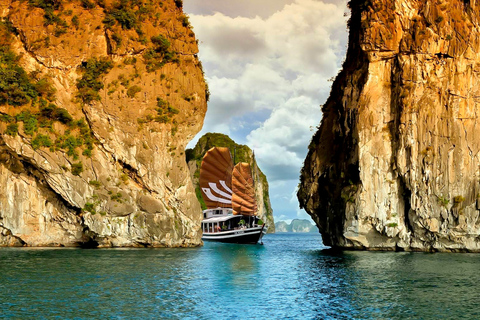 From Hanoi: Full-Day Ha Long Bay Trip with Seafood Lunch